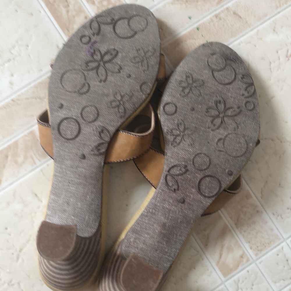 Shoes - Picture 4 of 5